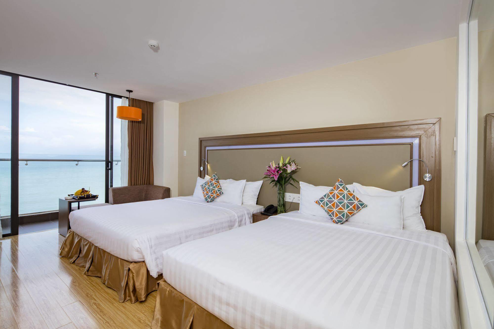 คิง ทาวน์ แกรนด์ โฮเต็ล แอนด์ เวดดิ้ง เซ็นเตอร์ Hotel ญาจาง ภายนอก รูปภาพ