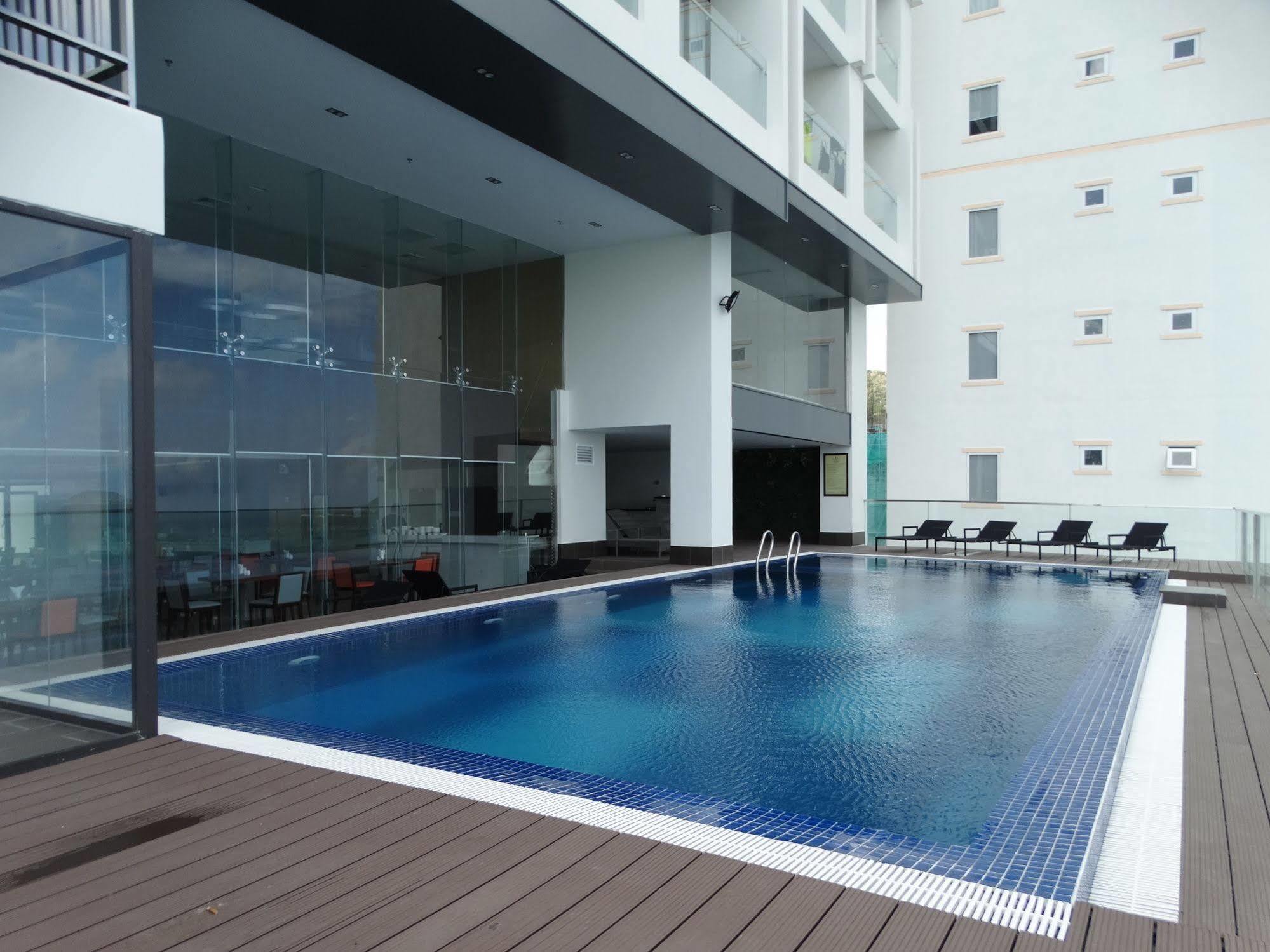 คิง ทาวน์ แกรนด์ โฮเต็ล แอนด์ เวดดิ้ง เซ็นเตอร์ Hotel ญาจาง ภายนอก รูปภาพ
