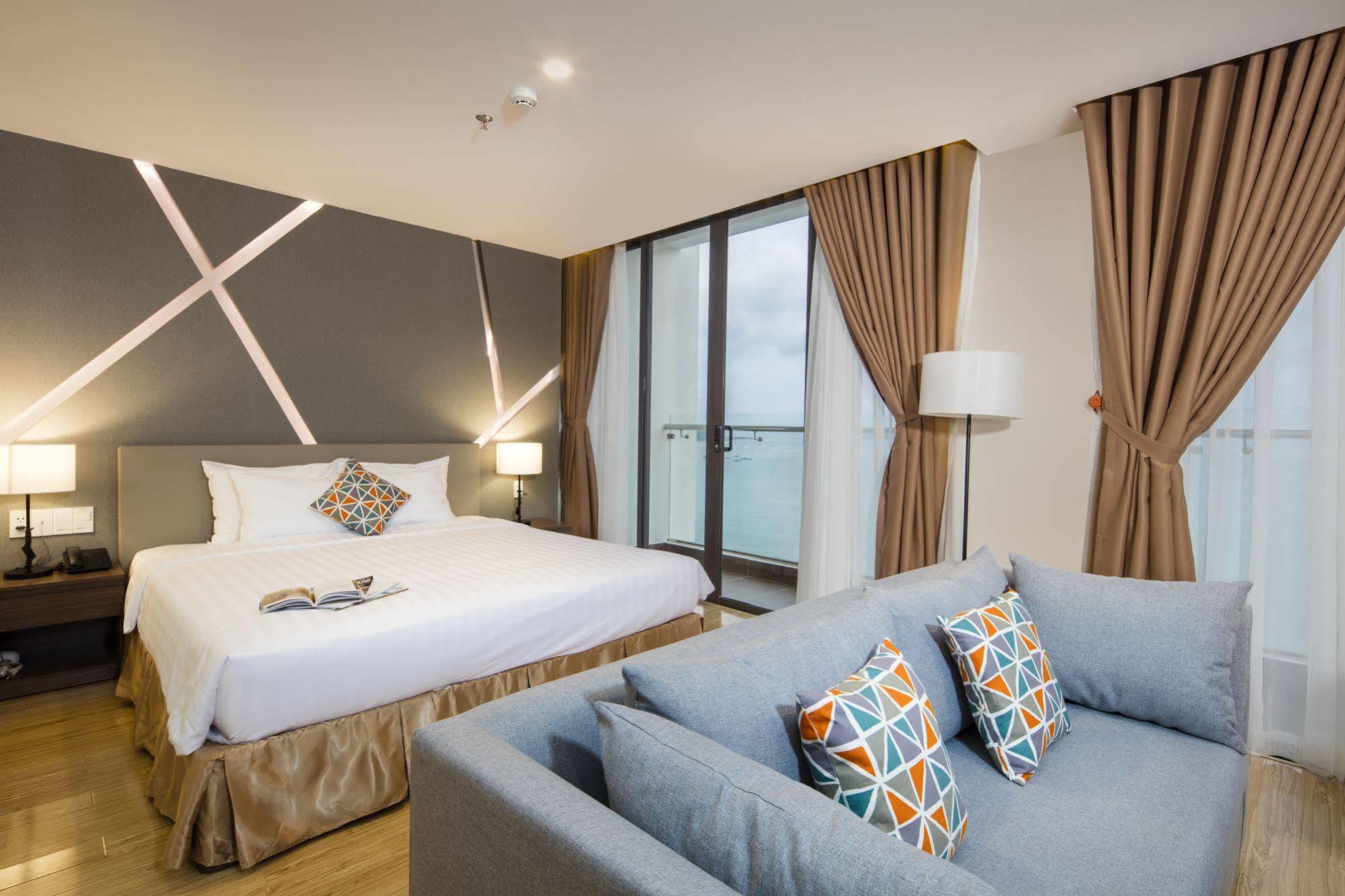คิง ทาวน์ แกรนด์ โฮเต็ล แอนด์ เวดดิ้ง เซ็นเตอร์ Hotel ญาจาง ภายนอก รูปภาพ