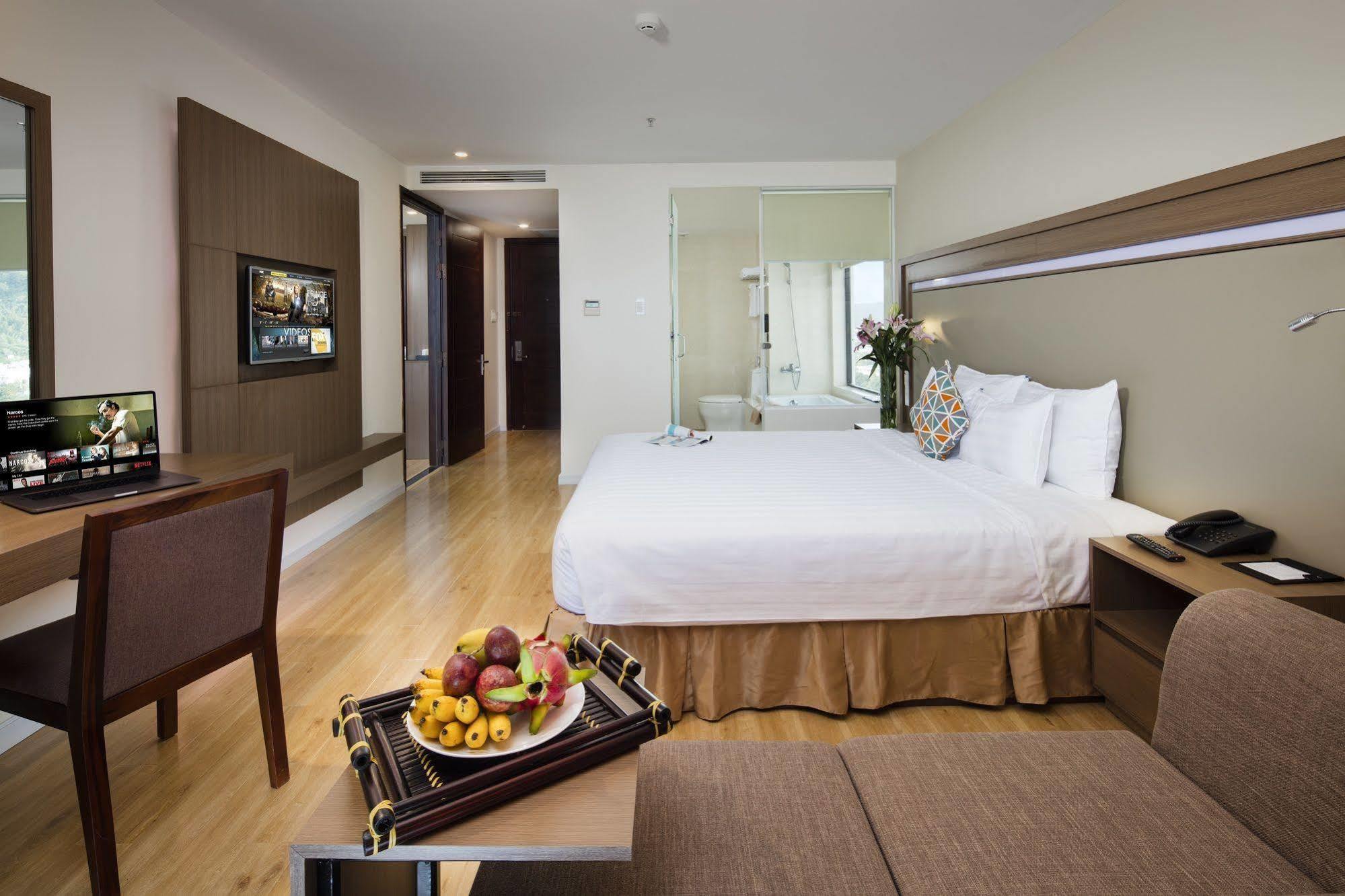 คิง ทาวน์ แกรนด์ โฮเต็ล แอนด์ เวดดิ้ง เซ็นเตอร์ Hotel ญาจาง ภายนอก รูปภาพ