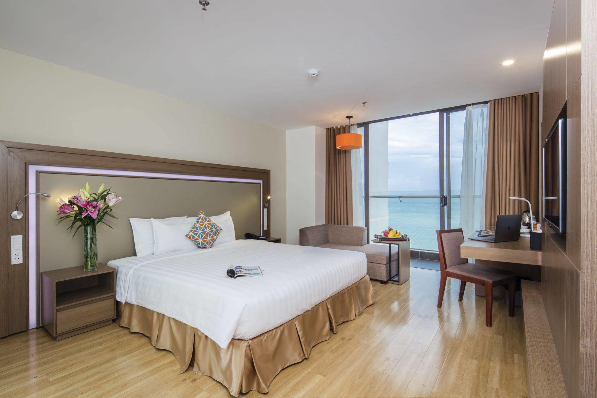 คิง ทาวน์ แกรนด์ โฮเต็ล แอนด์ เวดดิ้ง เซ็นเตอร์ Hotel ญาจาง ภายนอก รูปภาพ