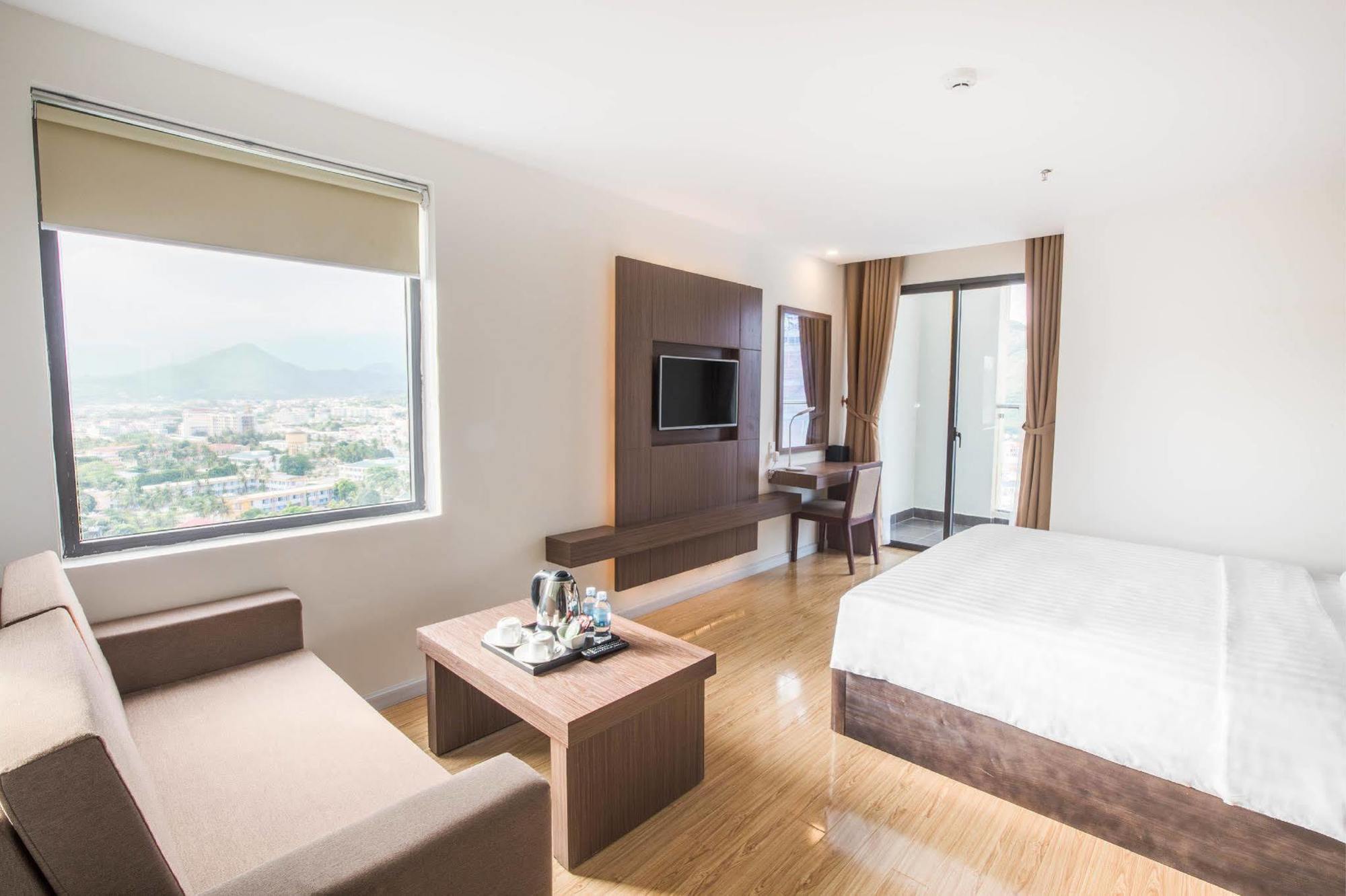 คิง ทาวน์ แกรนด์ โฮเต็ล แอนด์ เวดดิ้ง เซ็นเตอร์ Hotel ญาจาง ภายนอก รูปภาพ
